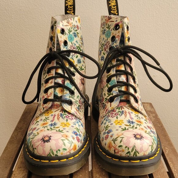 Dr. Martens 1460 Pascal Floral 8-Eyelet Boots - Picture 8 of 9